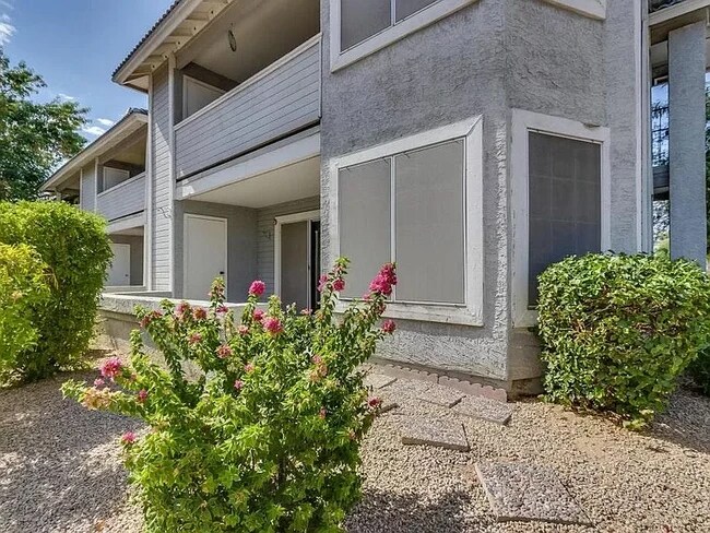 Building Photo - 2910 W Marconi Ave