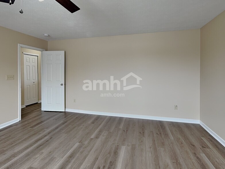 Building Photo - 5640 Rambling Dr