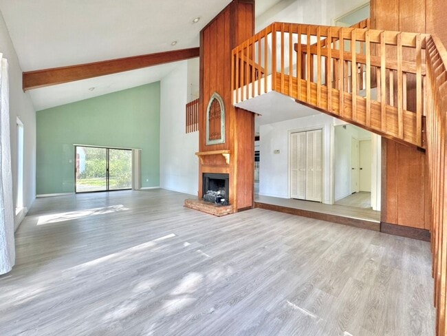 Building Photo - Spacious Baton Rouge Beauty on a Tree-Shad...