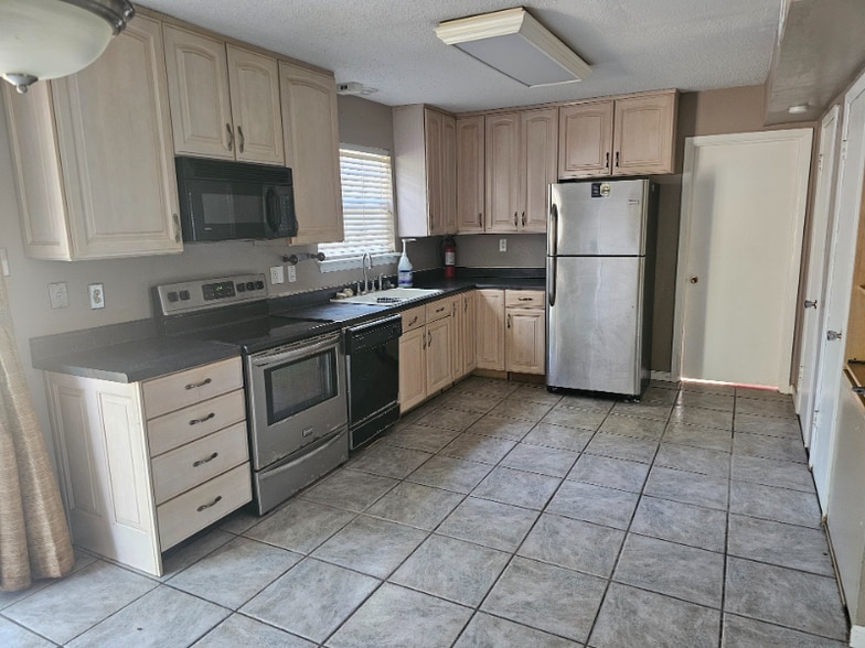 Building Photo - 1942 Mediamolle Dr