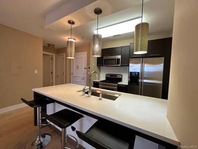 Building Photo - 64-05 Yellowstone Blvd