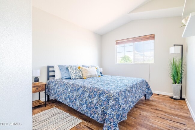 Building Photo - 1431 E Century Ave