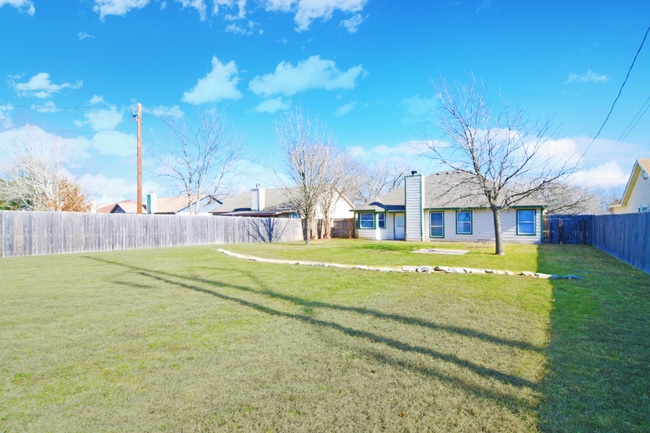 Building Photo - 1502 Cedar Ln