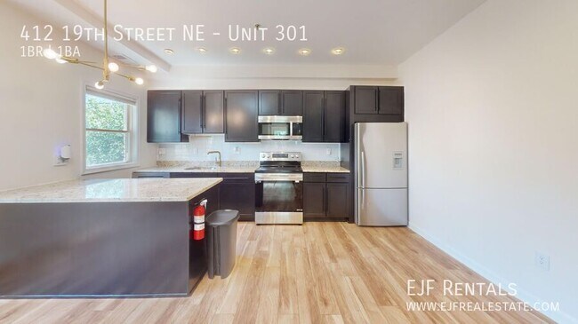 Building Photo - 412 19th St NE