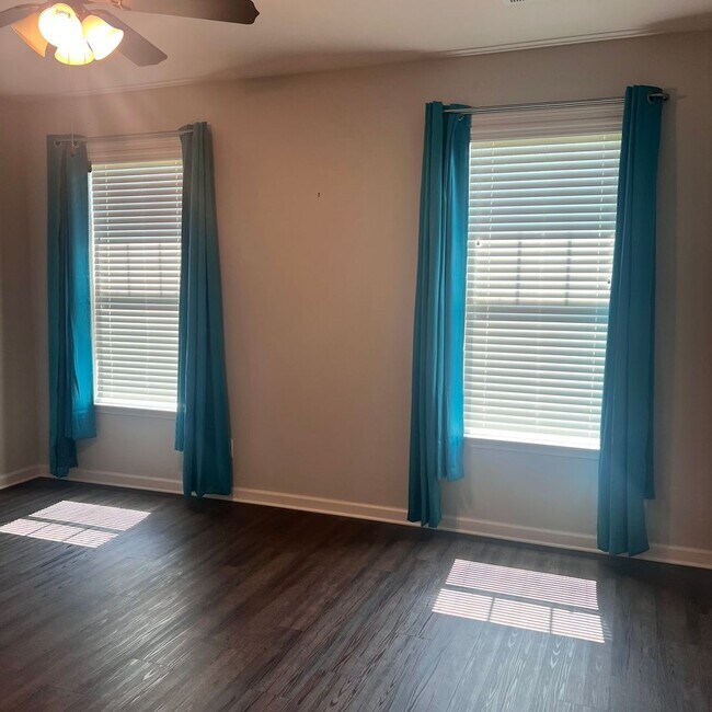 Building Photo - 9800 Bluestone Cir