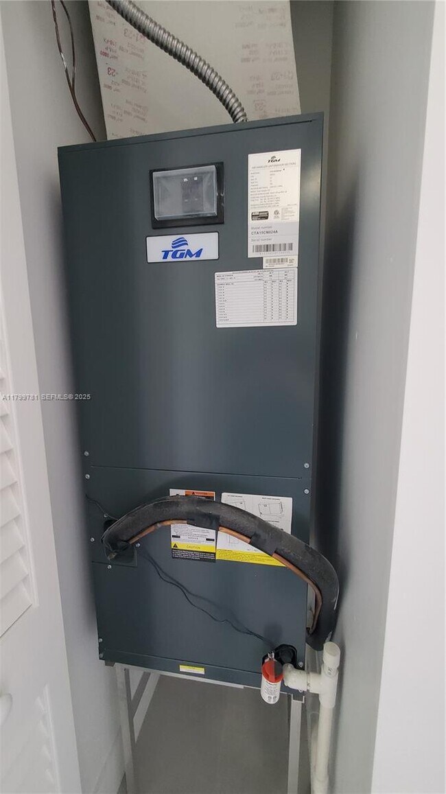 Building Photo - 6201 SW 22nd St