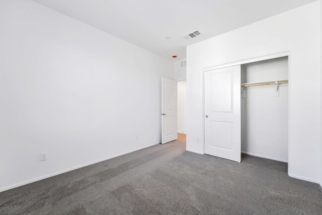 Building Photo - Modern Living in Cadence | Stylish Townhome with Open Concept & Community Amenities!