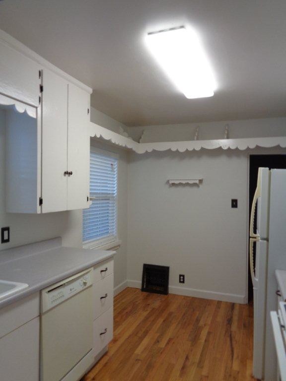 Building Photo - 916 W Adams Ave