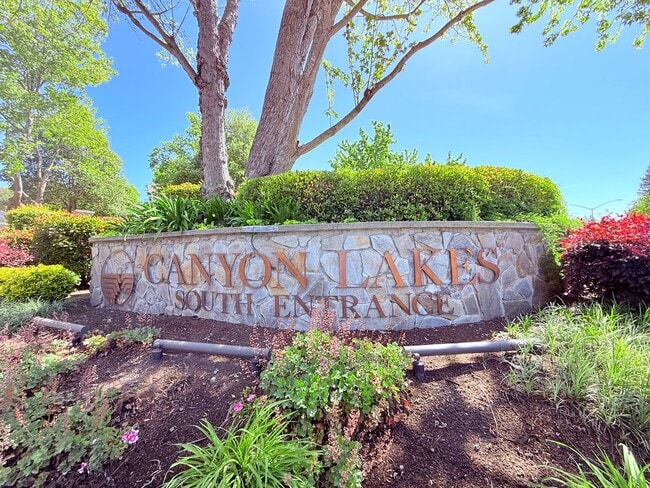 Building Photo - Charming and Move-in Ready, 3BD/2.5BA, Two-Story Townhome in Canyon Green at Canyon Lakes in San ...