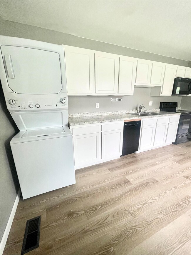Building Photo - 805 Juniper Dr