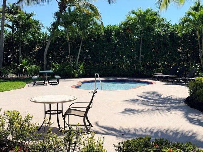 Building Photo - 4110 NE 22nd Ct