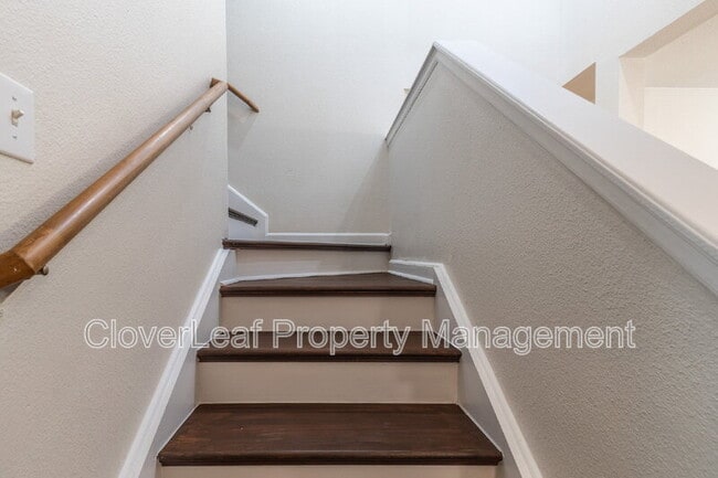 Building Photo - 802 Amber Knoll