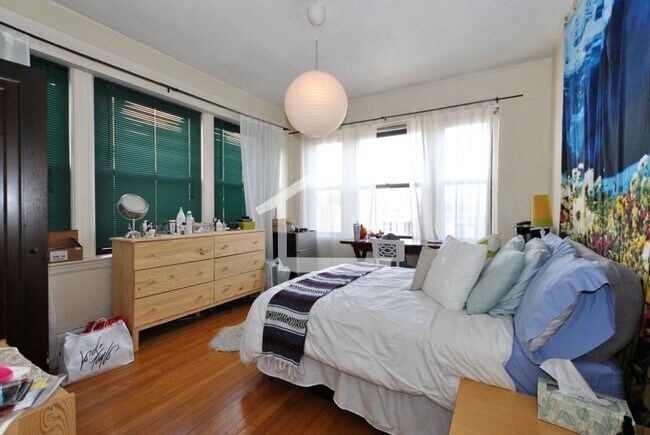 Building Photo - 215 Saint Paul St