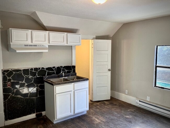 Building Photo - 2505 E 2nd St N