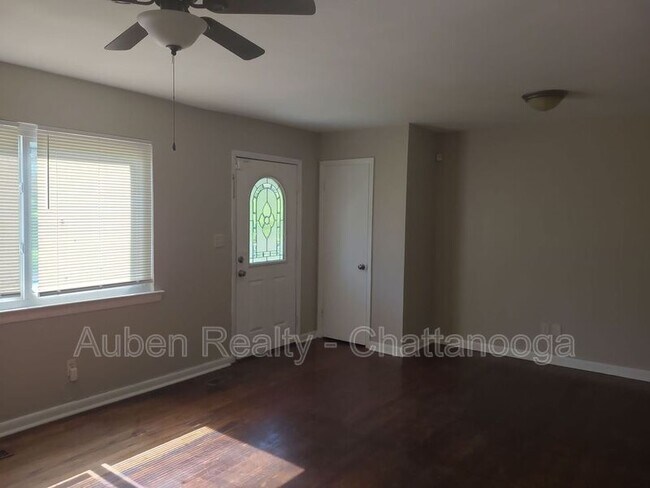 Building Photo - 903 Curleque Dr