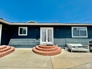 Building Photo - NB T LA 5128