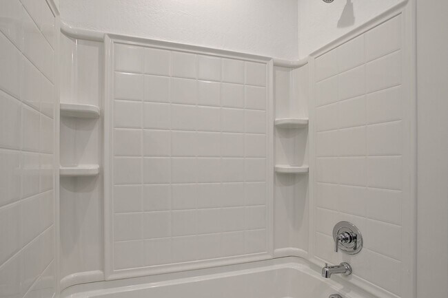 Building Photo - Gorgeous 5 Bedroom Lennar Home built 3 years ago still like new!!!  5 bedrooms in Northern Crossi...