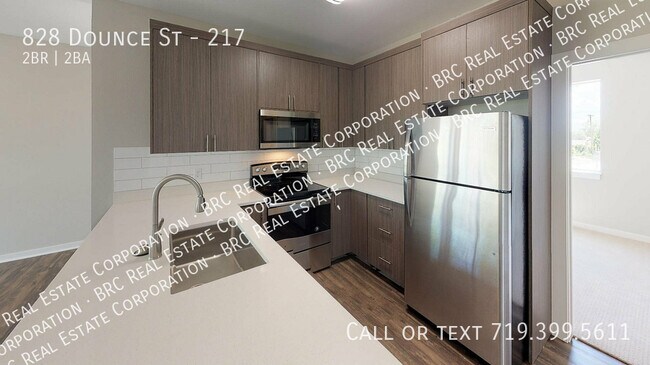 Primary Photo - 828 Dounce St