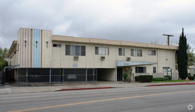 Building Photo - 15352 Vanowen Street