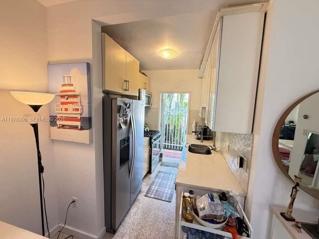 Building Photo - 8420 Byron Ave