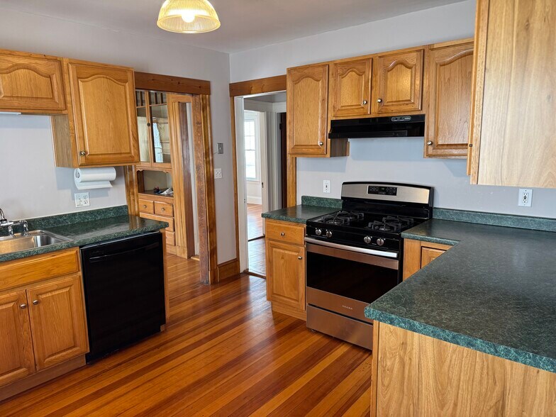 Kitchen - 20 Colbert St