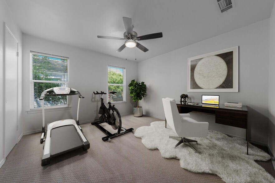 VIRTUALLY STAGED - 2815 Welborn St