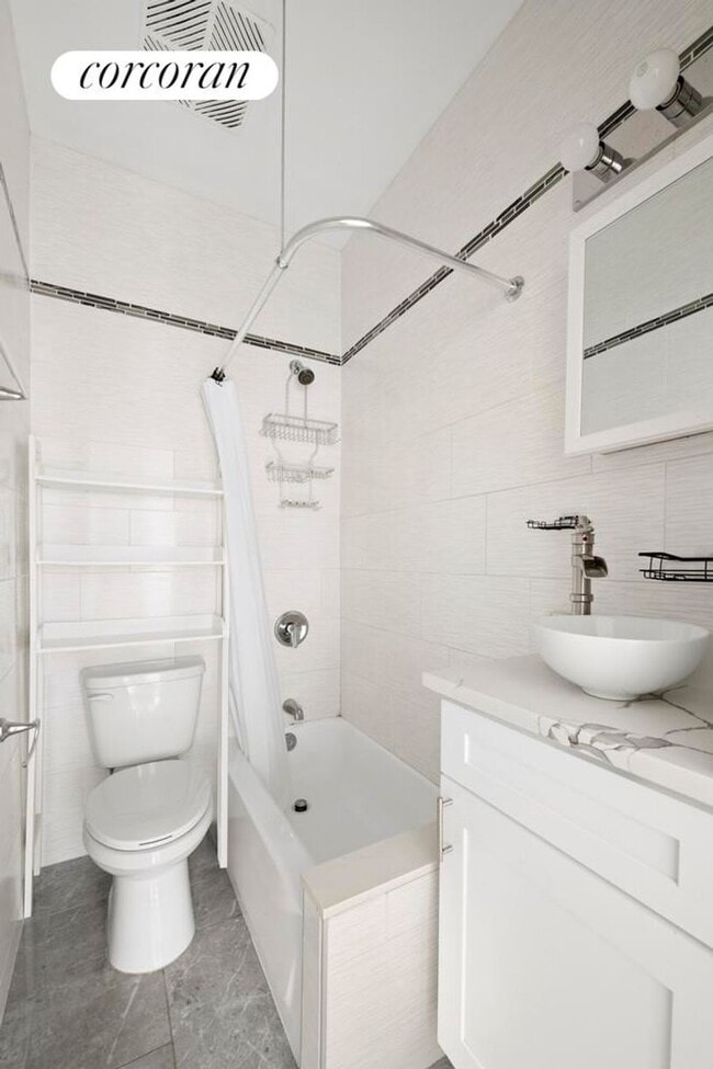 Building Photo - 47 W 71st St