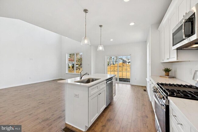 Building Photo - 724 Northwood Ave