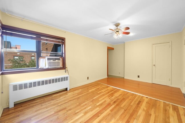 Building Photo - 2329 Hudson Terrace