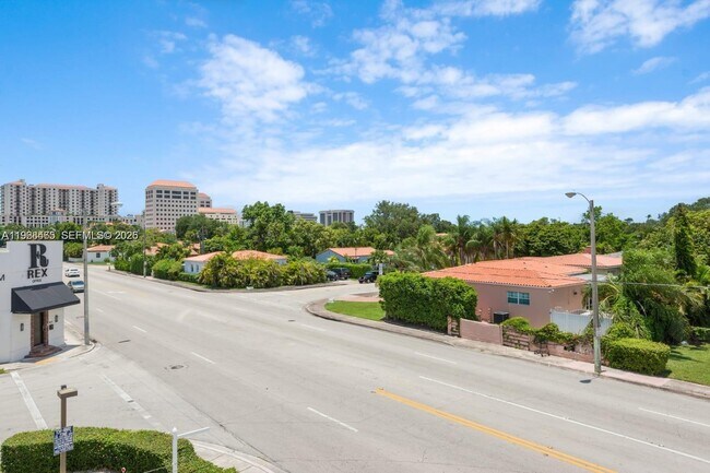 Building Photo - 411 SW 37th Ave