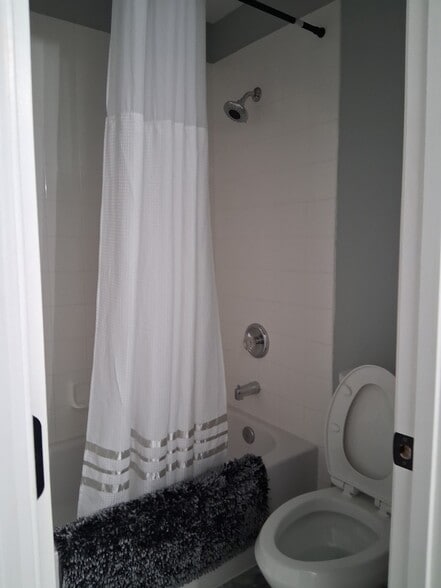 Building Photo - 4684 Cumbrian Lakes Dr