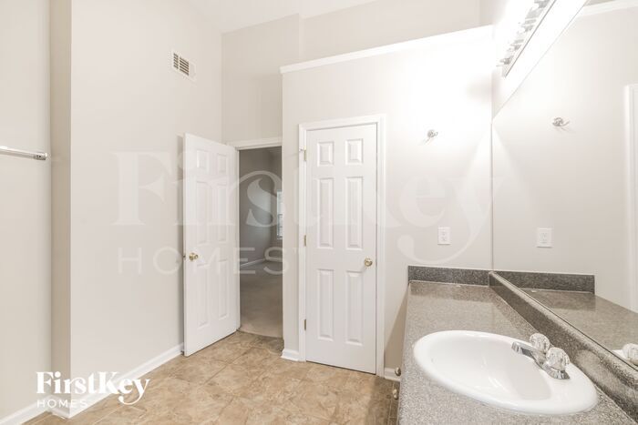 Building Photo - 4564 Glider Cir