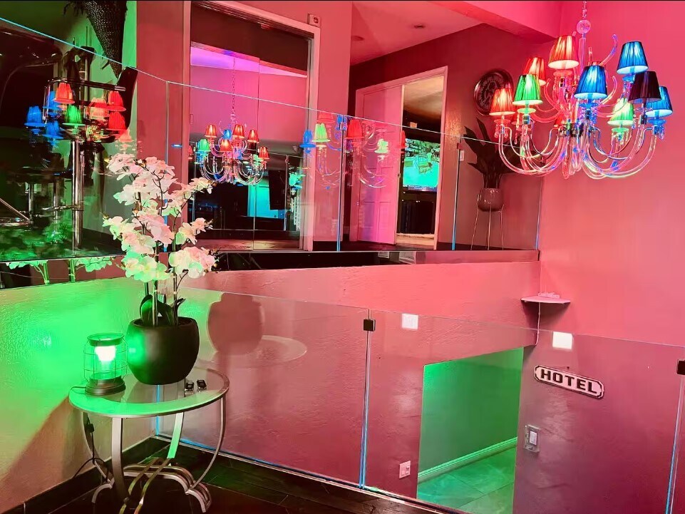 Entry way 200+ Phillips Hue Lights - 3160 Belcastro St