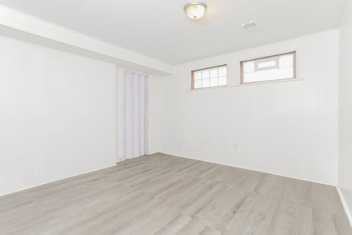 Building Photo - 5325 Plumridge Dr