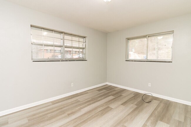 Building Photo - 183 Colony Cir