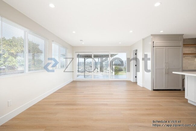 Building Photo - 5002 Plainview Rd