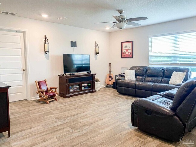 Building Photo - 5601 Guinevere Ln