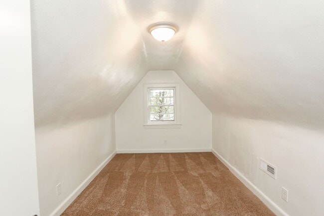 Building Photo - 4729 Pinehurst Ave