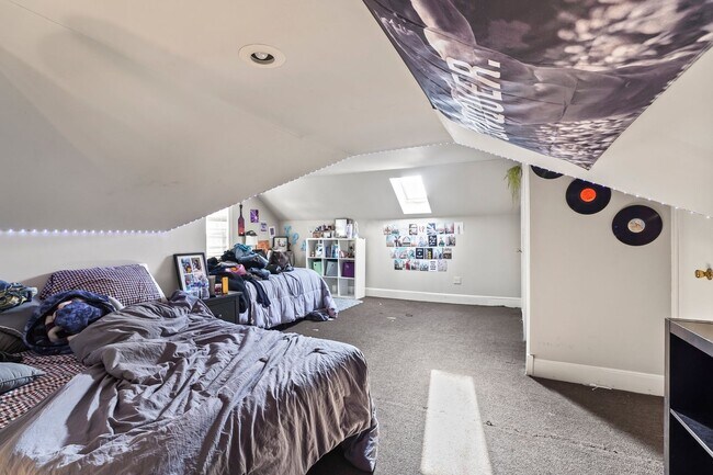 Building Photo - Ewing, NJ – 6BR / 2BA. House near TCNJ. Spacious layout. - Gambourg Properties