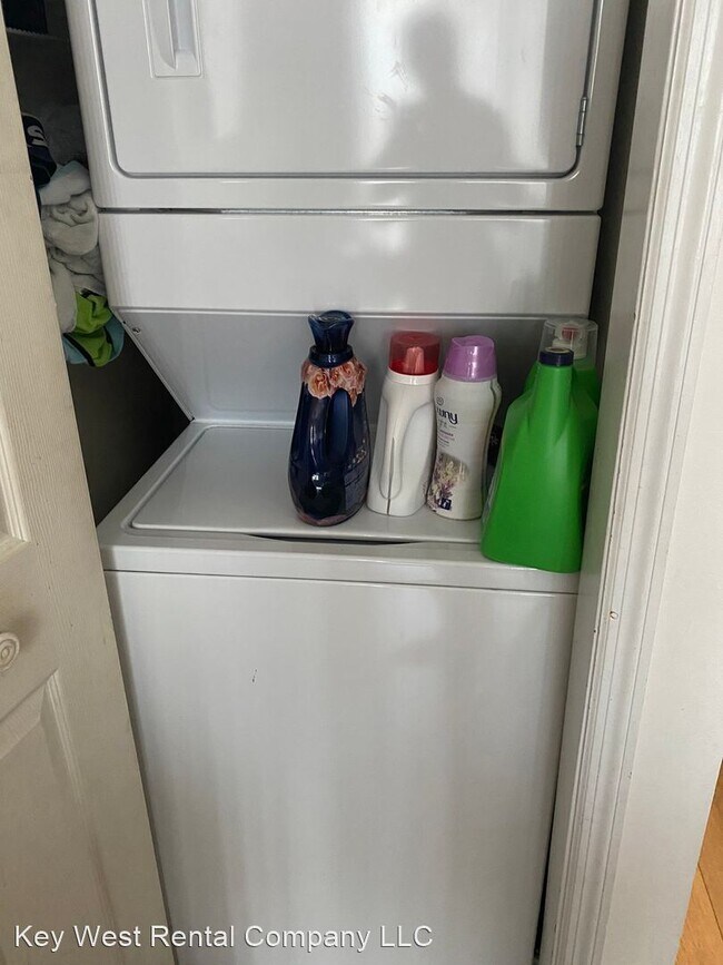 Building Photo - 2 br, 2 bath House - 3389 Northside Drive #12