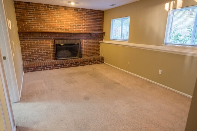 Building Photo - Charming 3-Bedroom Home with Stunning Pike...