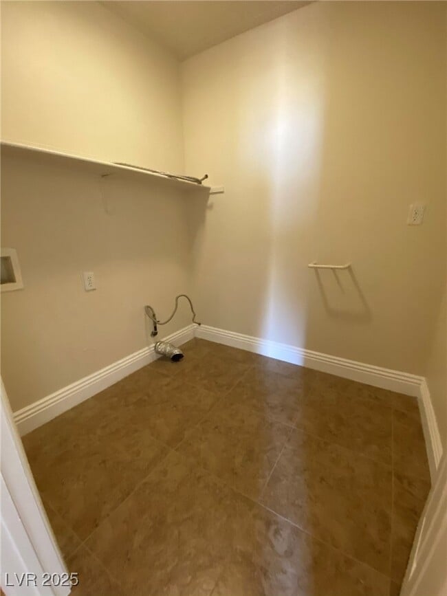 Building Photo - 67 E Agate Ave