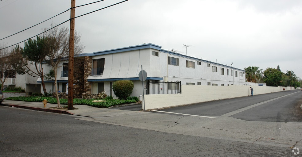 Building Photo - FREE RENT! Beautiful & Spacious 1 bed. Apt. In Van nuys.