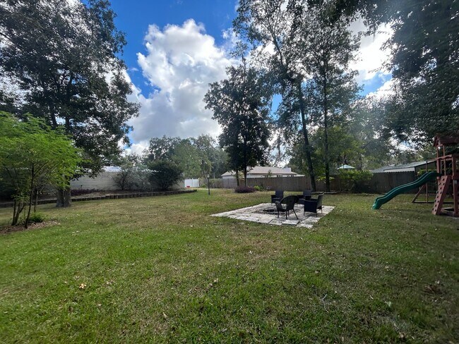 Building Photo - STUNNING 4BR/2BA Home with PRIVATE POOL & ...