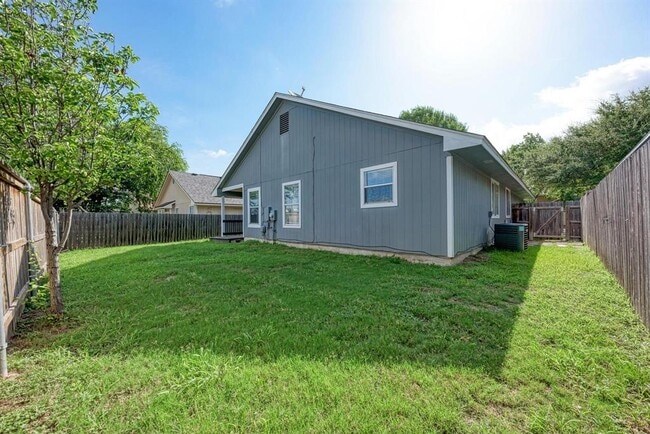 Building Photo - 2022 Balsam Way