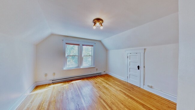 Building Photo - [In-Unit Laundry; Garden] Townhouse-Style Living, with Historical Details & Parking!