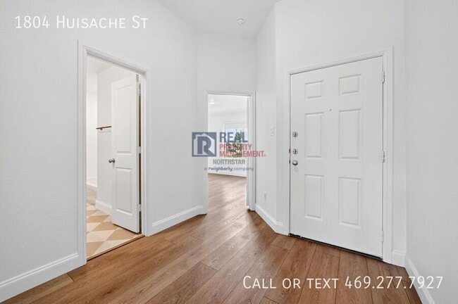 Building Photo - 1804 Huisache St