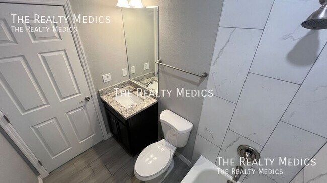 Building Photo - 2640 Dennis Ave SE