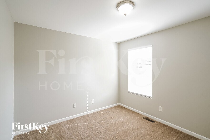 Building Photo - 1692 Comanche Run