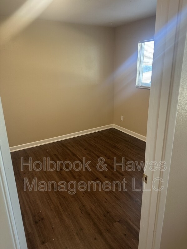 Building Photo - 540 Irish Dr